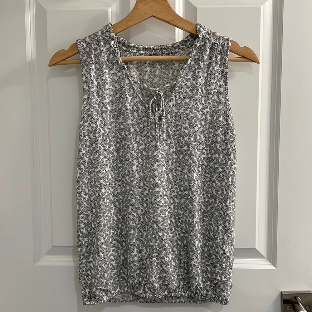 LOFT SLEEVELESS RAYON FLORAL PATTERN BLOUSE